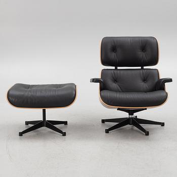 Charles & Ray Eames, fåtölj och fotpall, "Lounge chair", Vitra.