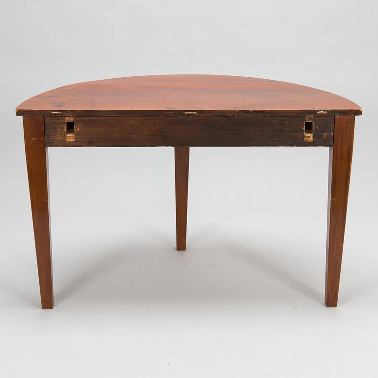 HALVMÅNEBORD, 2 st, Ryssland, 1800-talets första hälft.