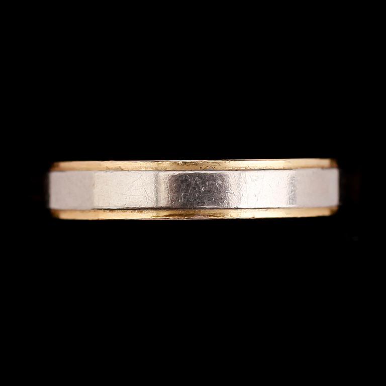 RINGAR, 2 st, 18 k guld o vitguld. Total vikt 7 g.