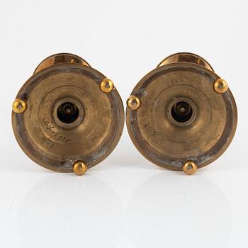 Ljusstakar, ett par, mässing och svärtat trä, 'Nr 62', Skultuna, barockstil, 1900-talets fösta hälft.