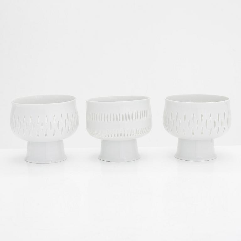 Friedl Holzer-Kjellberg, three porcelain candle holders and a "Helmi" plate, Arabia, 1970s.