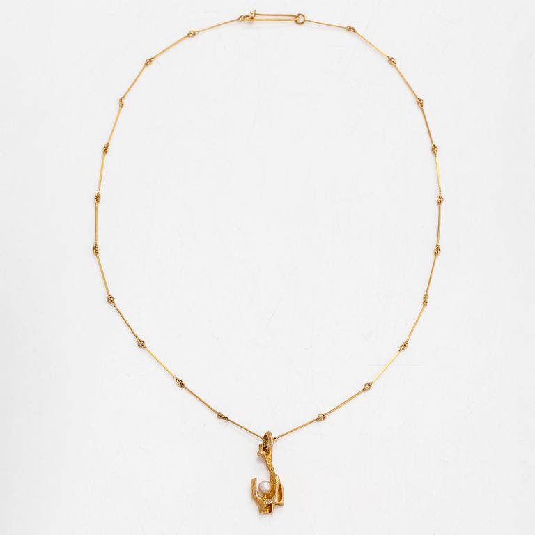 Björn Weckström, A 14K gold and cultured pearl necklace 'By the springs'. Lapponia 1969.