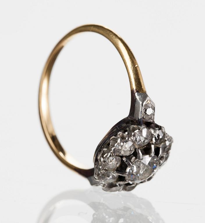 RING, guld 14k, ostämplad, 13 gammalslipade diamanter, totalt vikt ca 1,50 ct.