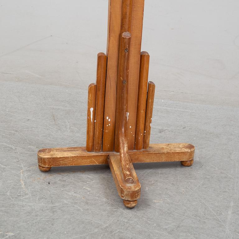 A coat rack, first half of the 20th Century.