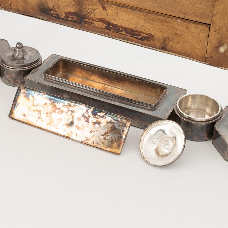 Toiletteuppsats, omkring 1900.