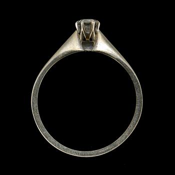 RING, 18k vitguld med briljantslipad diamant, 0.19 ct enl gravyr, importstämplad, 1979. Vikt 2 g.