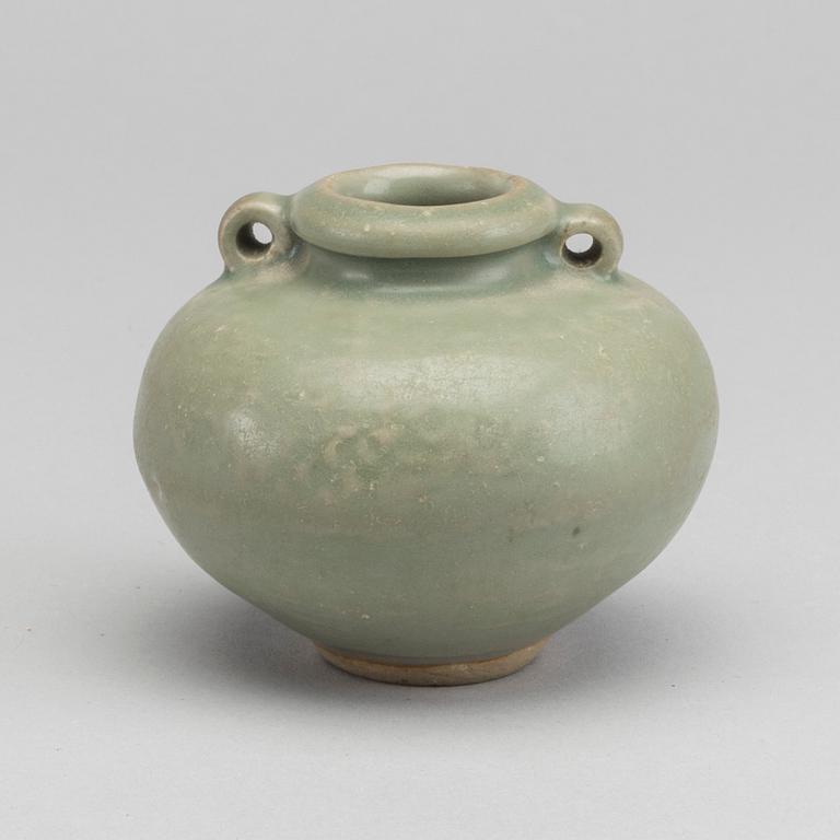 A SAWANKHALOK VASE THAILAND 16TH CENTURY.