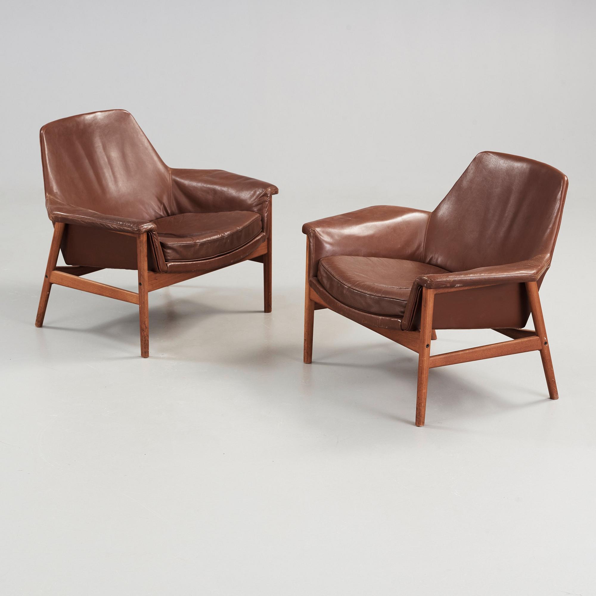 Ib Kofod-Larsen, fåtöljer, ett par Olof Persson, 1950-60-tal.