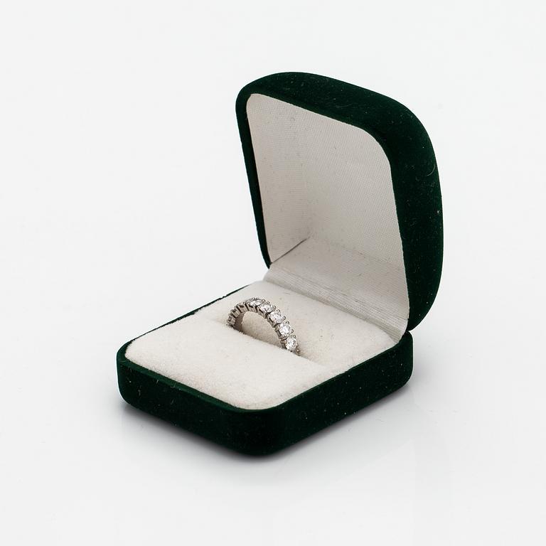 Cartier, A platinum ring with diamonds ca. 2.90 ct in total. Marked Cartier, 930715, 53.