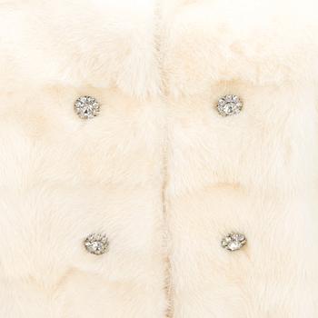 PÄLSJACKA MED BÄLTE SAMT HAT.