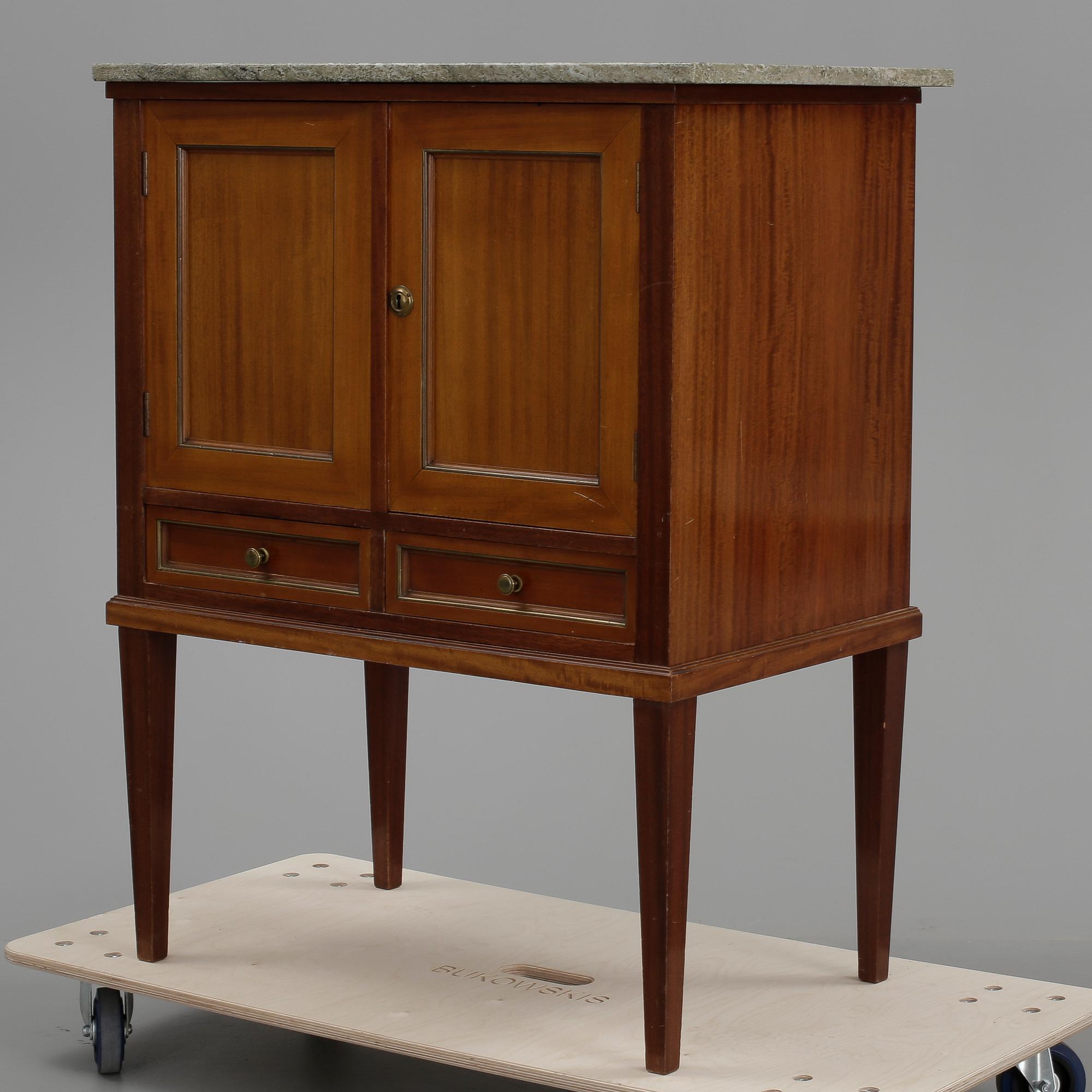 SKÅP, gustaviansk stil, 1900-talets mitt.