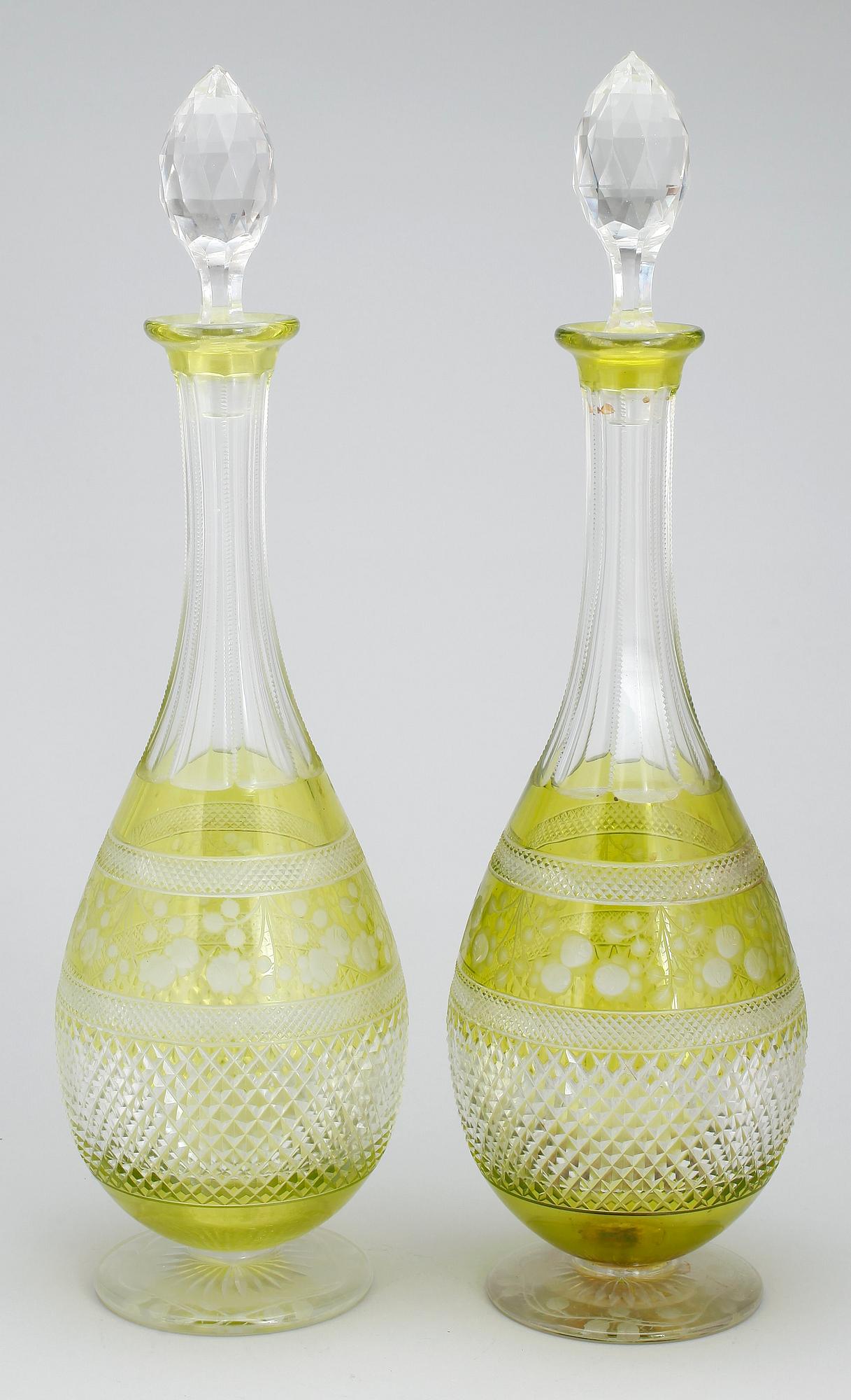 KARAFFER, ett par, omkring sekelskiftet 1900.