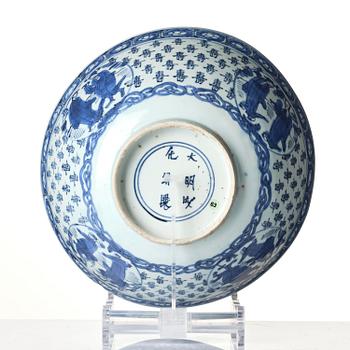 A blue and white 'immortals' bowl, Tianqi/Chongzhen 1620/30's.