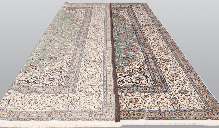 A part silk Nain carpet, so-called 6LAA, approx. 408 x 305 cm.