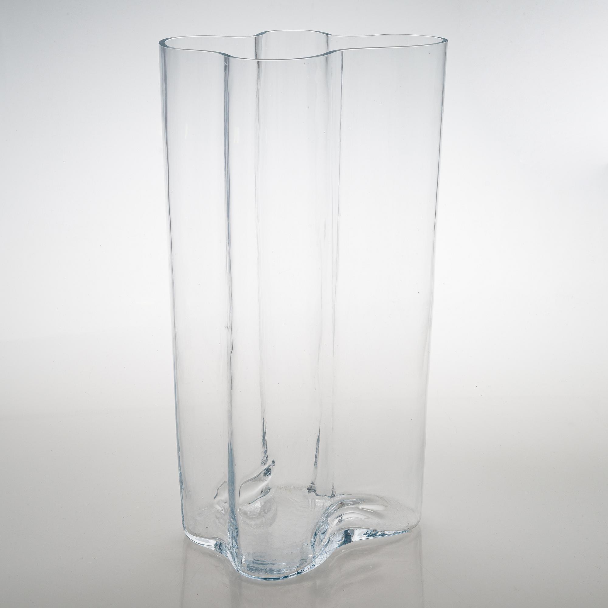Alvar Aalto, a 21st century '0551' unsigned vase for Iittala.