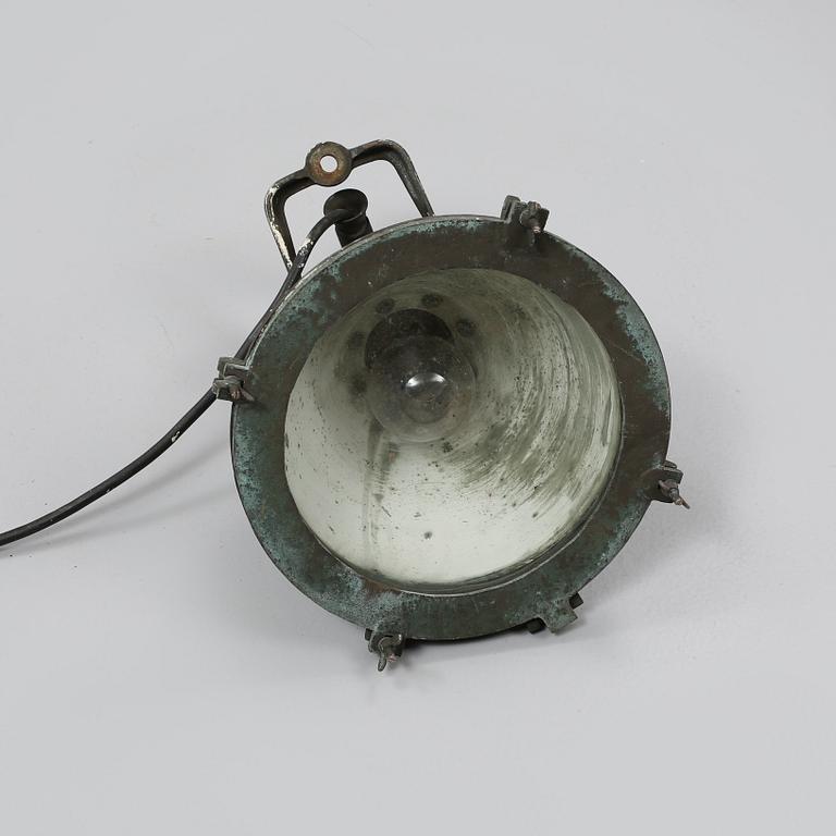 FARTYGSLAMPA, 1900-tal, kupans höjd ca 39 cm.