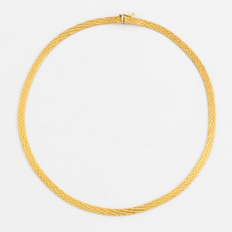 18k gold necklace.