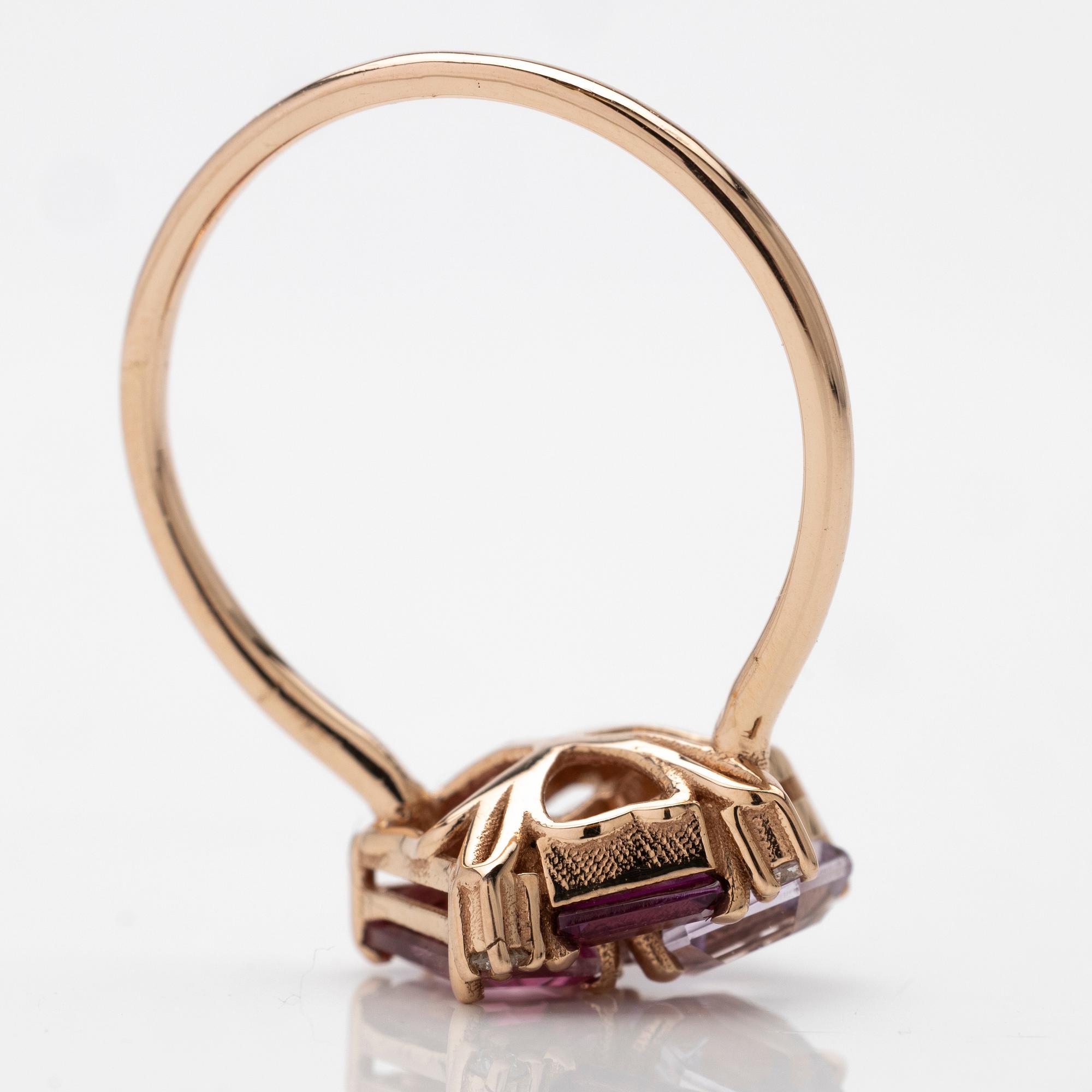 Suzanne Kalan, 14K gold ring with sapphires and diamonds.