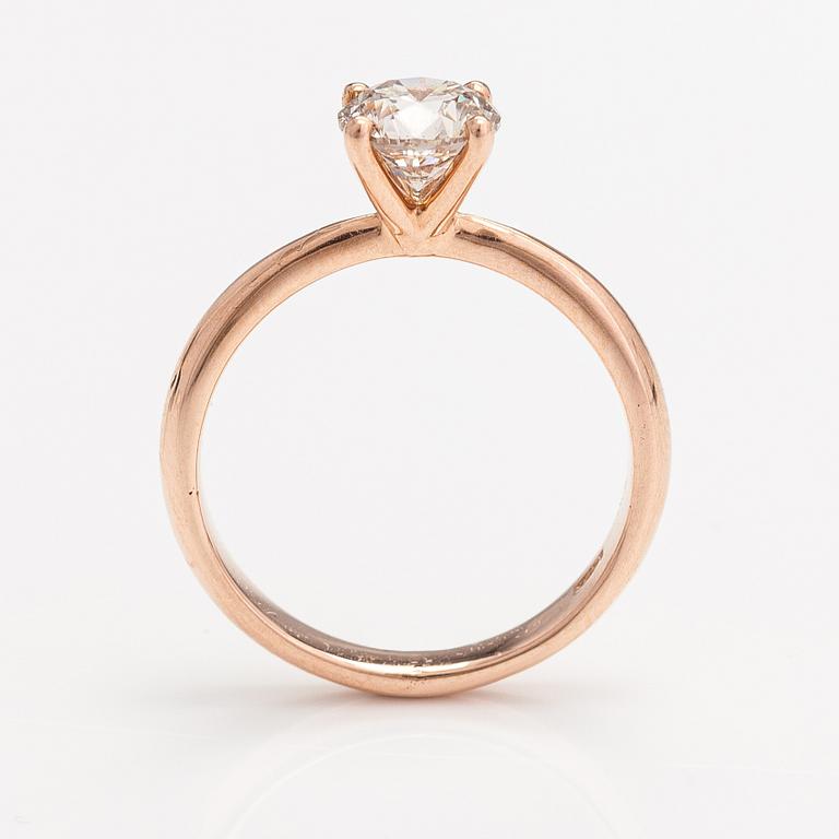 A 14K rose gold ring with a ca. 0.87 ct light brown diamond.