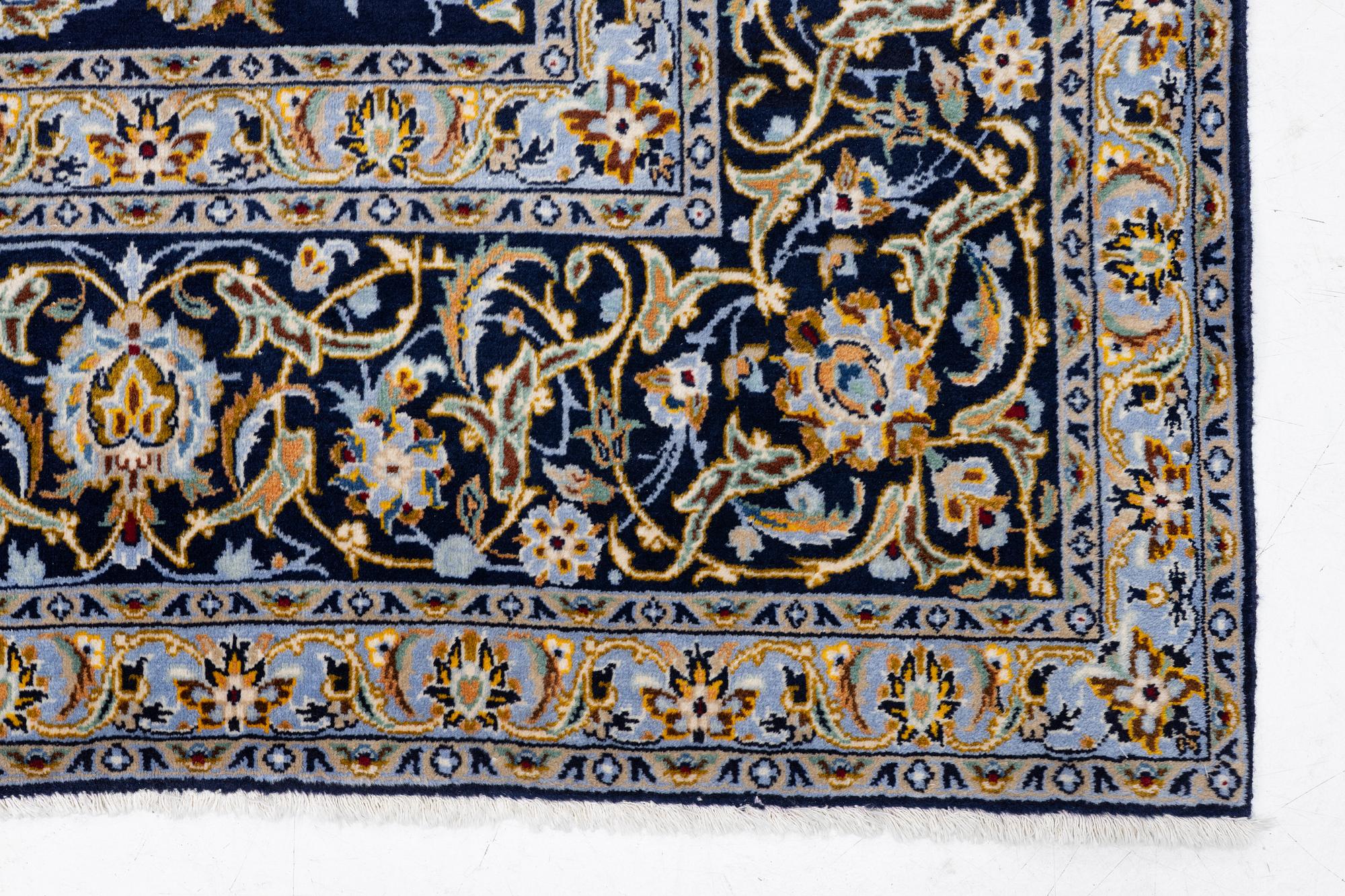 Matta, Keshan, ca 385 x 270 cm.