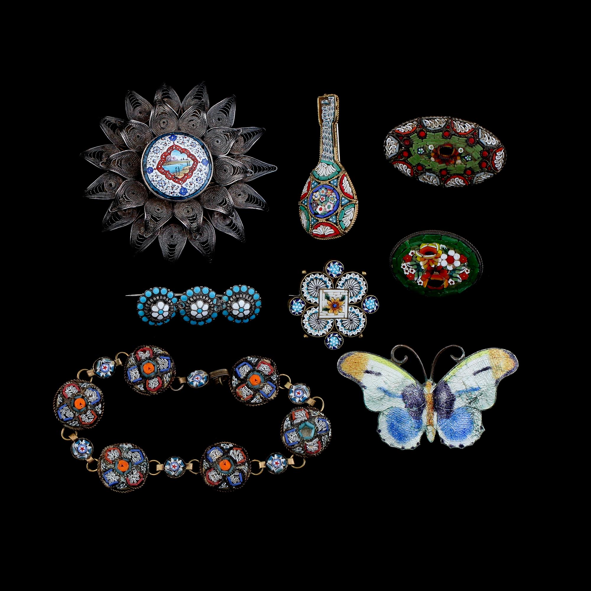 SAMLING SMYCKEN, 8 st, bl a micromosaik Italien, 1800-/1900-tal.