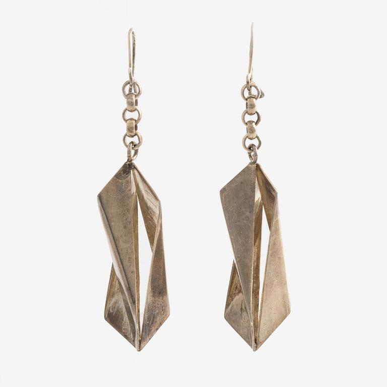 Earrings, a pair, silver.