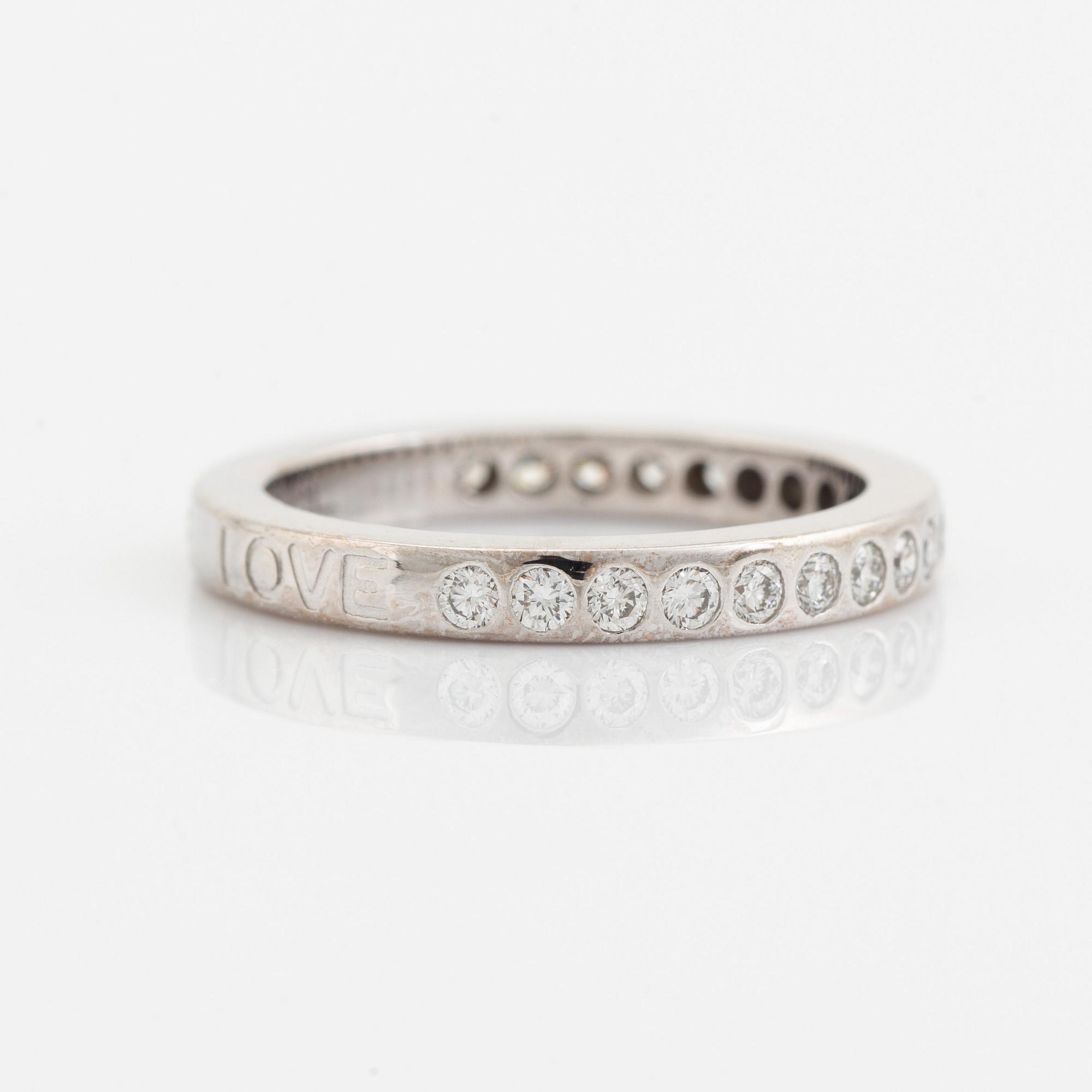 Ole Lynggaard, Charlotte Lynggaard, "Forever Love Ring", vitguld med briljantslipade diamanter.