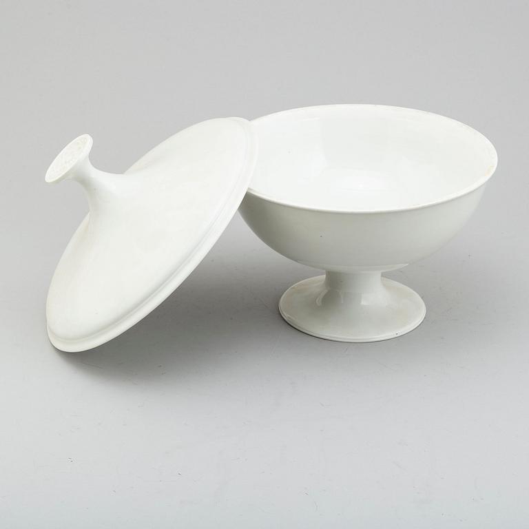 A Berlin tureen with cover, 19th century.