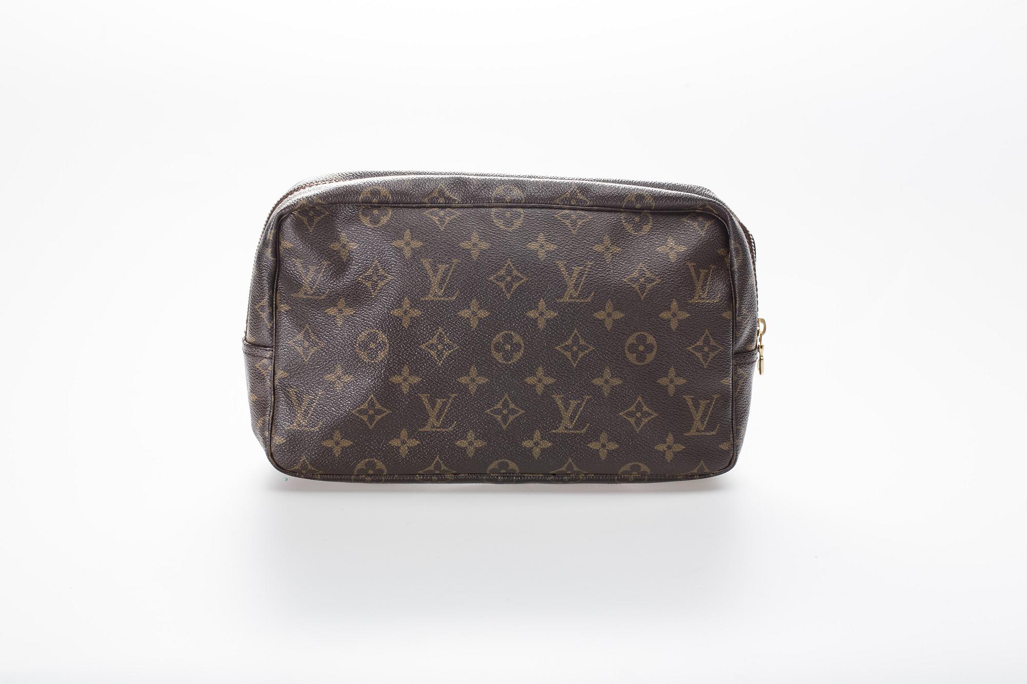 NECESSÄR, "Trosse de toilette", Louis Vuitton.