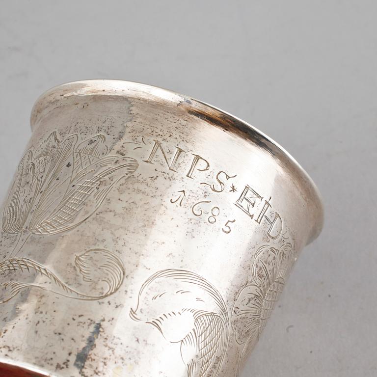 A beaker in silver, made in Sachsen in the 17th century. Weight 105 gram.