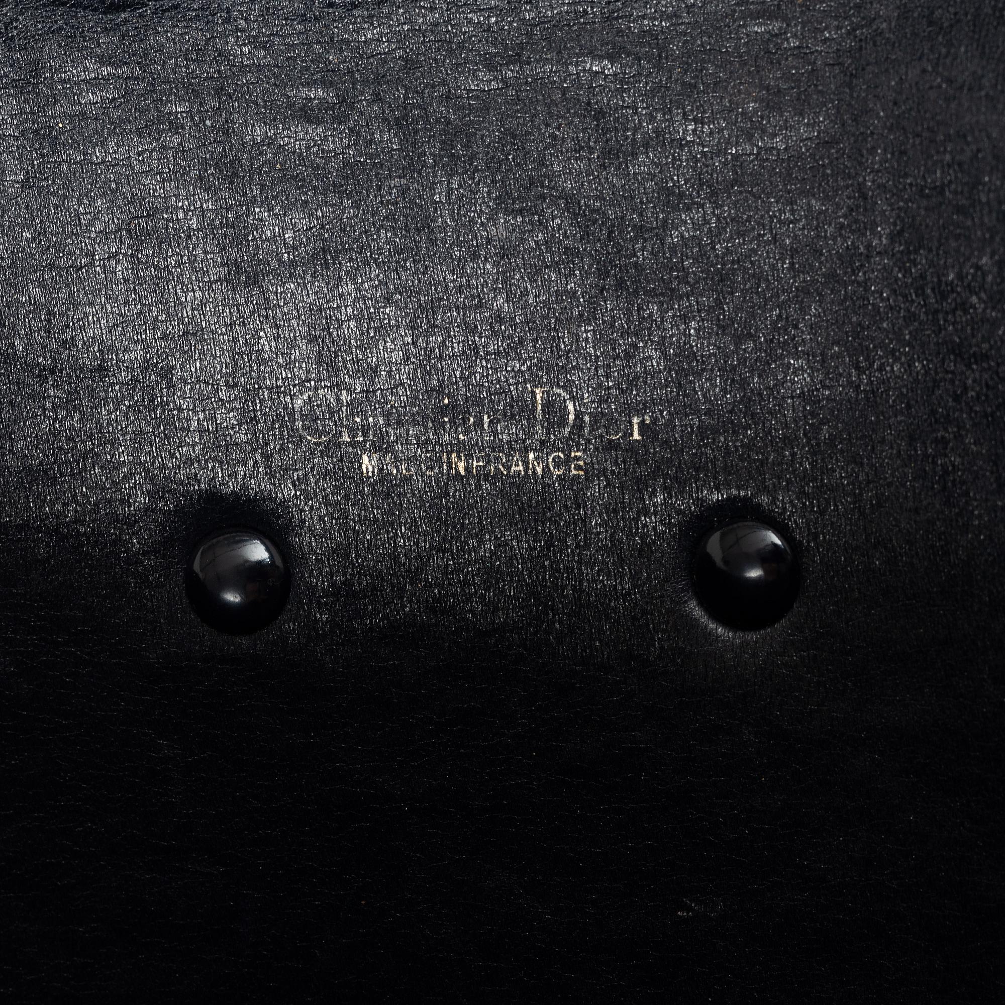 Christian Dior, Translation: "clutch, vintage".