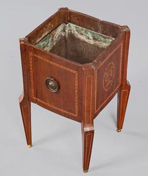 YTTERFODER, Louis XV-stil, 1900-talets första hälft.