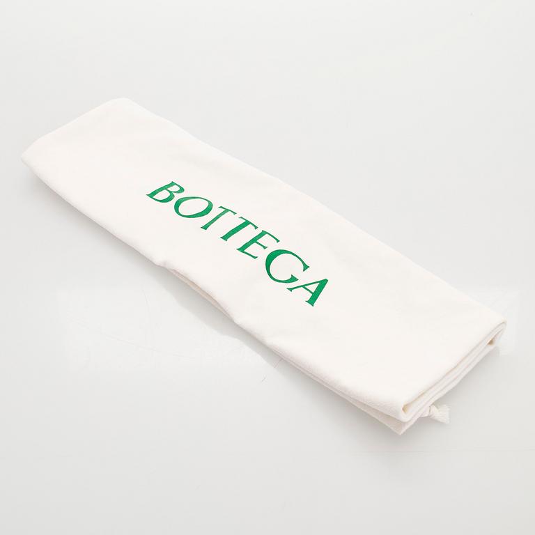 Bottega Veneta, a 'Point' bag.