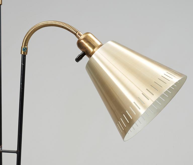 GOLVLAMPA, mässing och metall, 1960-tal.