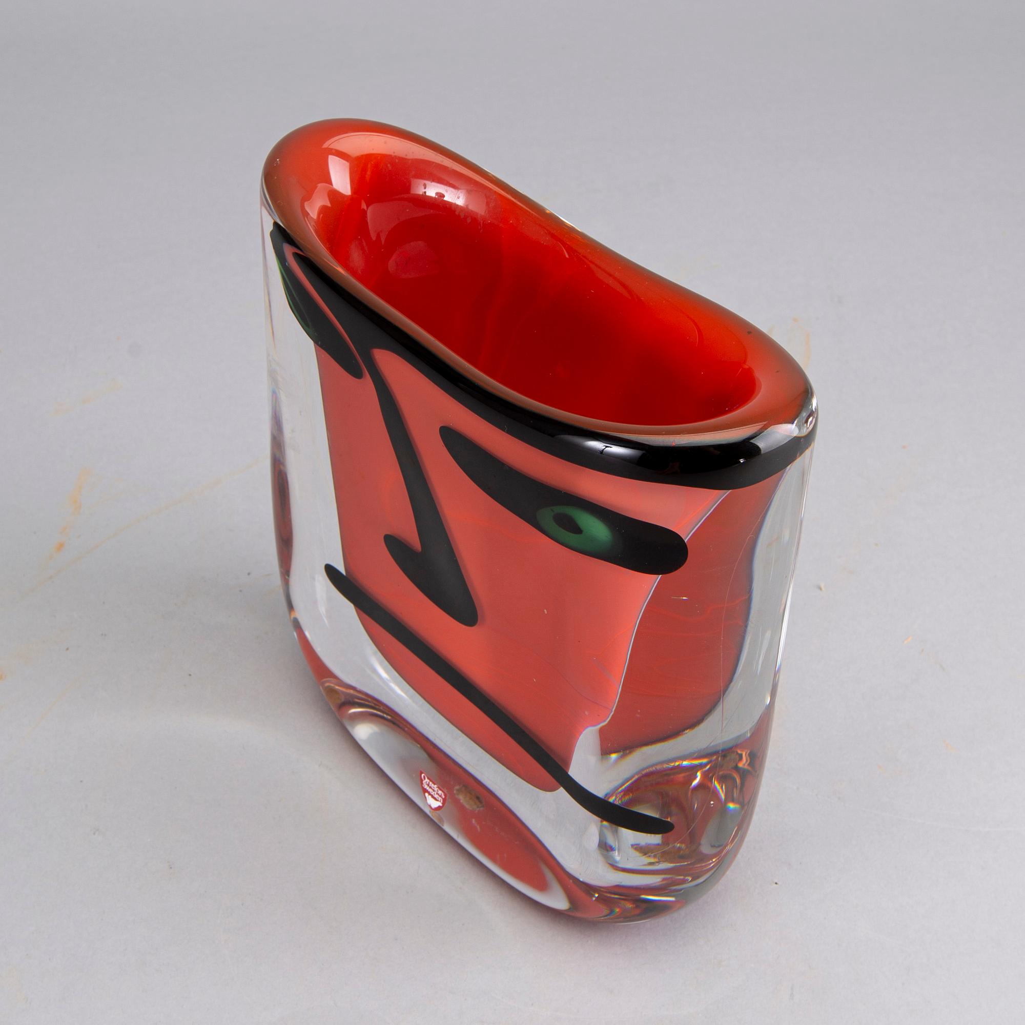 AN ANNE NILSSON GLASS VASE, signed Orrefors 975478 Anne Nilsson E.A. 1-90.