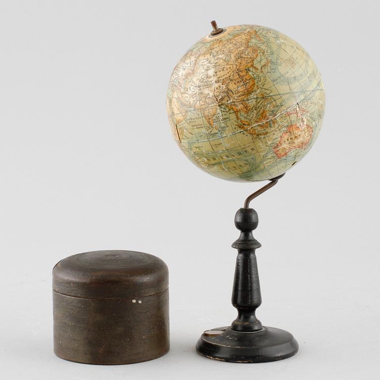 A compass and a globe, around the year 1900.