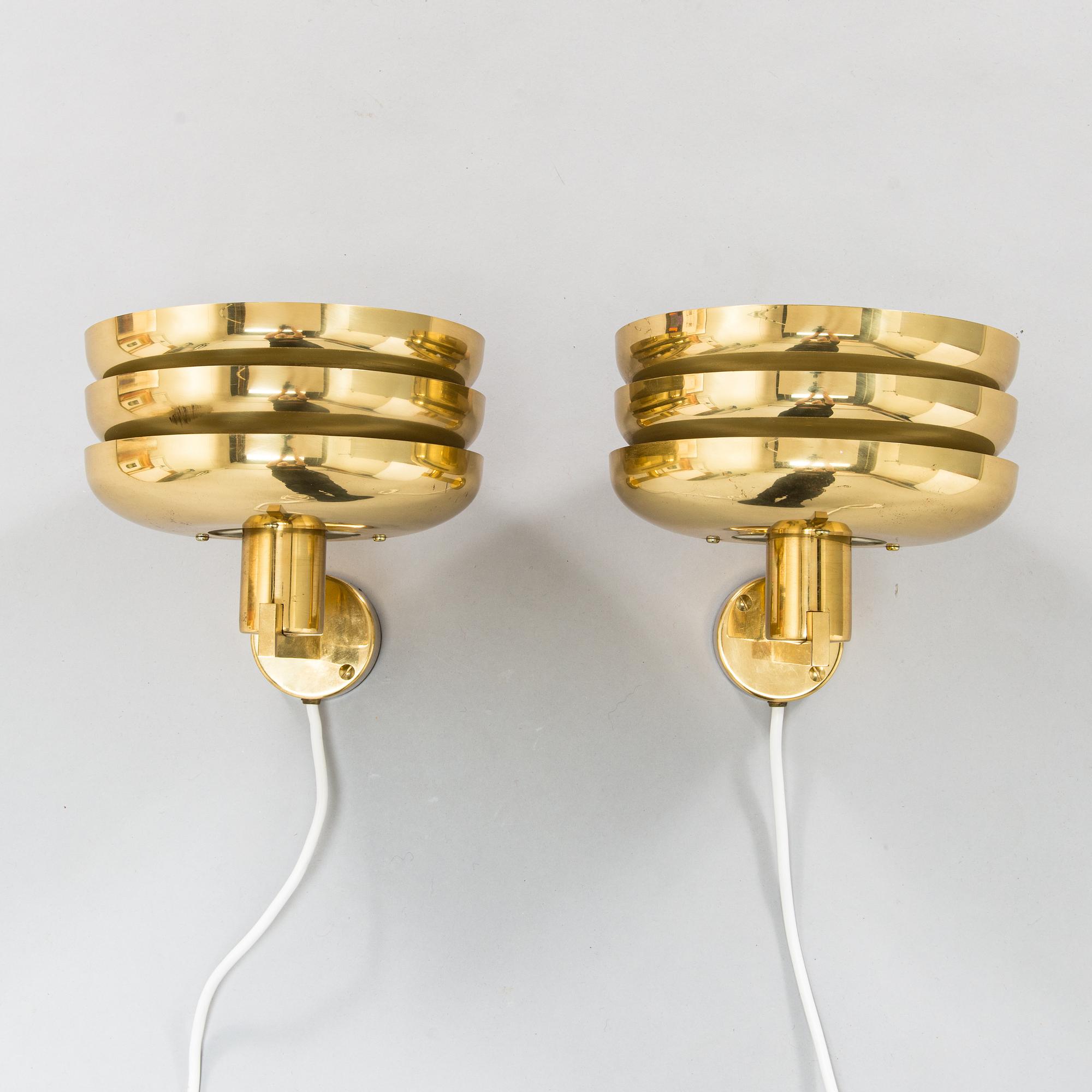 Hans-Agne Jakobsson, a pair of mid-20th century 'V361' wall lights for AB Markaryd.
