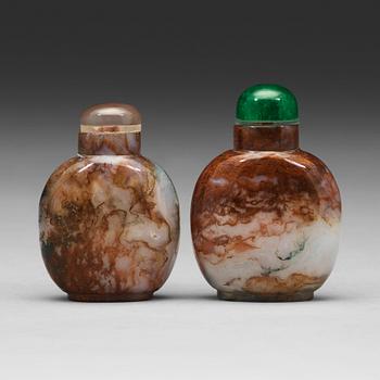 599. Two Chinese moss agathe snuff bottles, 20th Century.