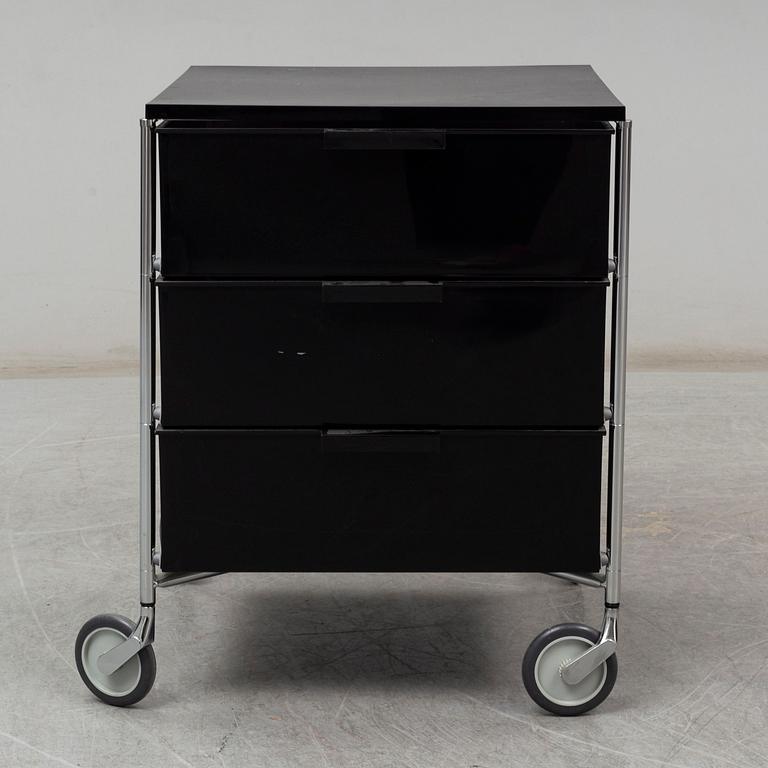 ANTONIO CITTERIO & OLIVER LÖW, a 'Mobil" container for Kartell.