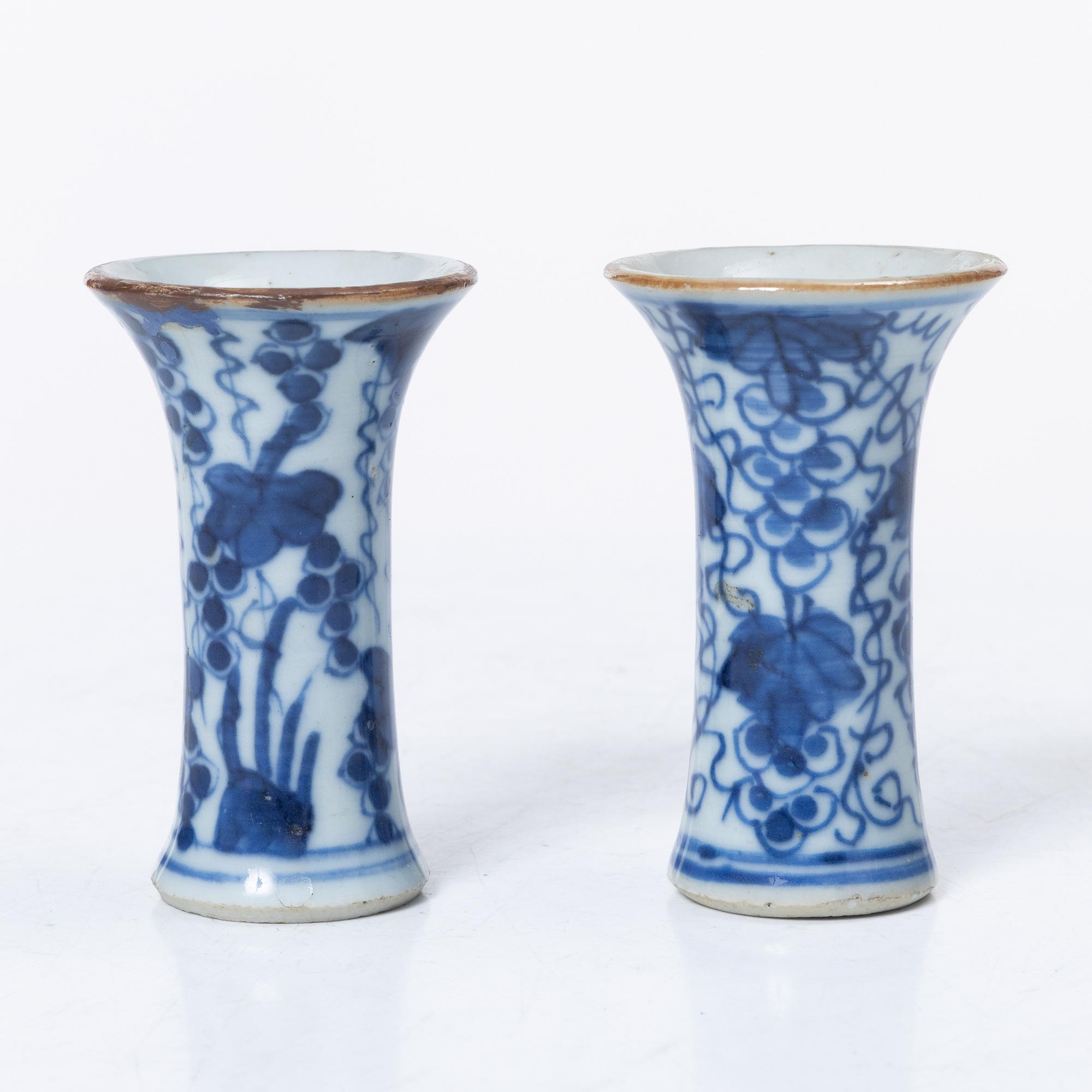 Miniatyrer, fem stycken, porslin. Qingdynastin, 1700-tal.