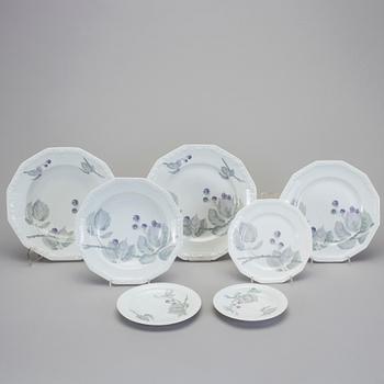 MAT- och KAFFESERVIS, 87 delar, porslin, "Maria Björnbär". Rosenthal.