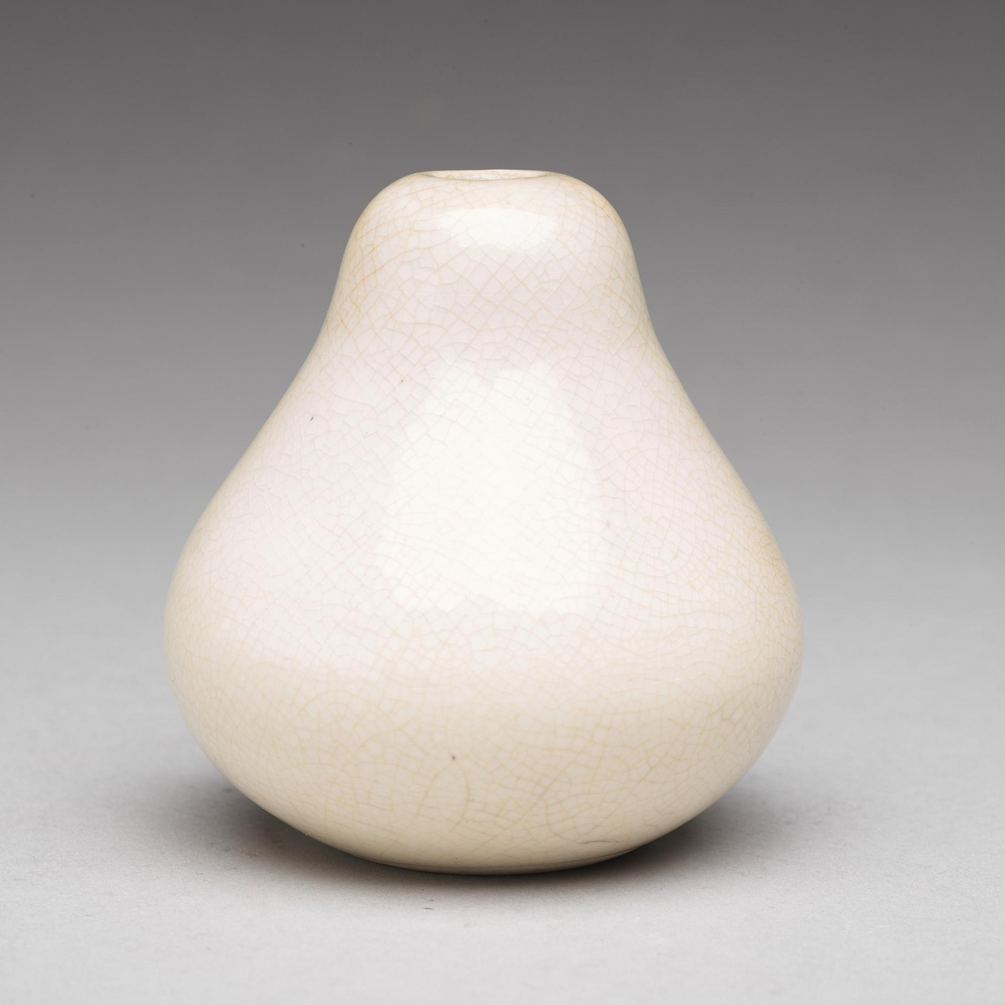 A small white ge glazed pear shaped vase/water pot, Qing dynasty, Kangxi (1662-1722).