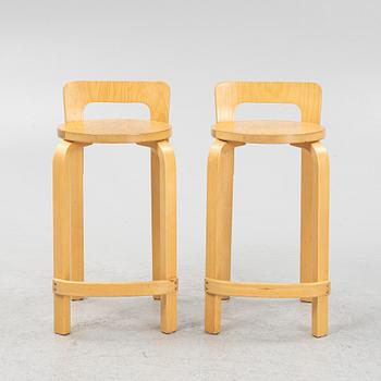 Alvar Aalto, a pair of model 'K65' birch bar chairs, Artek, Finland.