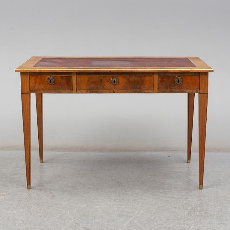 SKRIVBORD, sengustaviansk stil, cirka 1900.