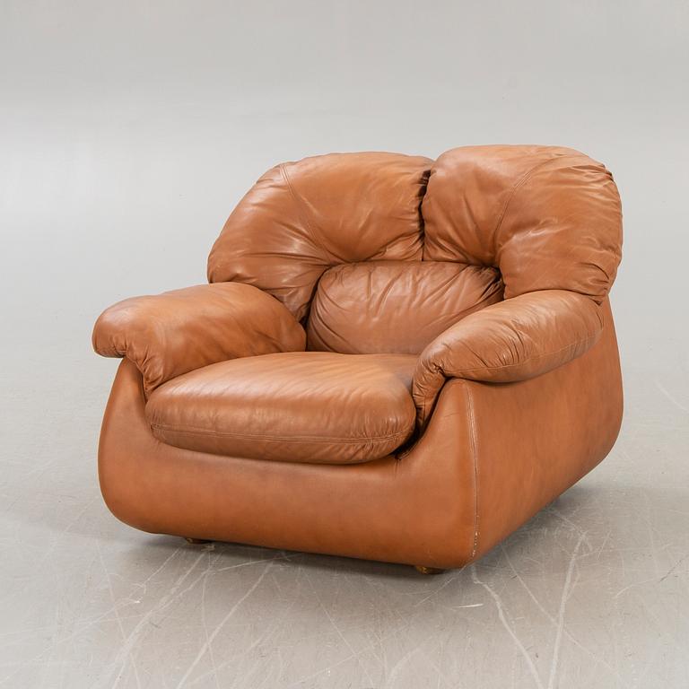 Fåtölj, skinn, Italien, 1960-70-tal.