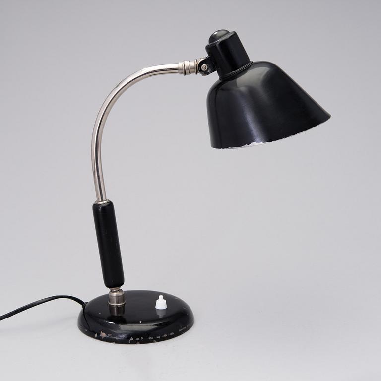 SKRIVBORDSLAMPA, modell 2008, Orno. Formgiven 1939.