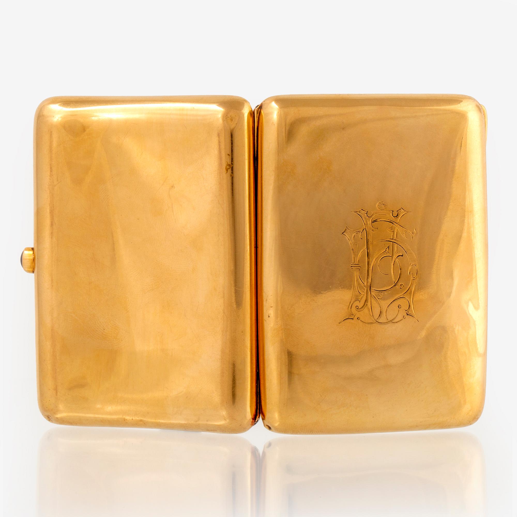A 18 carat gold cigarette case from G Dahlgren & Co, Malmö 1912.