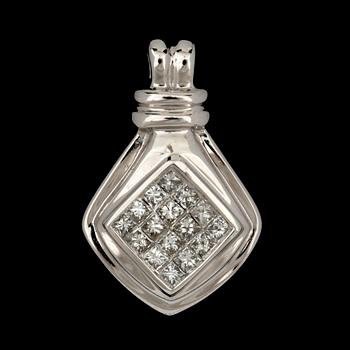 HÄNGE, 18k vitguld med princesslipade diamanter tot ca0,24ct. Vikt 2,2g.