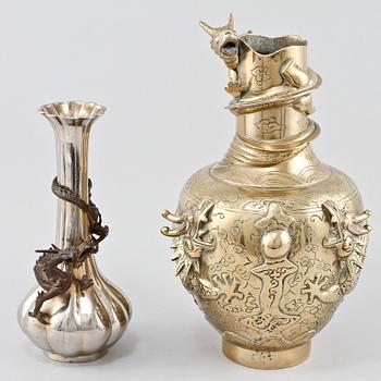 VASER, 2 st, vitmetall samt gulmetall, 1900-talets andra hälft.