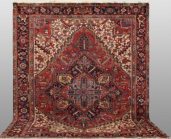 A semi-antique Heriz carpet, approx. 339 x 258 cm.